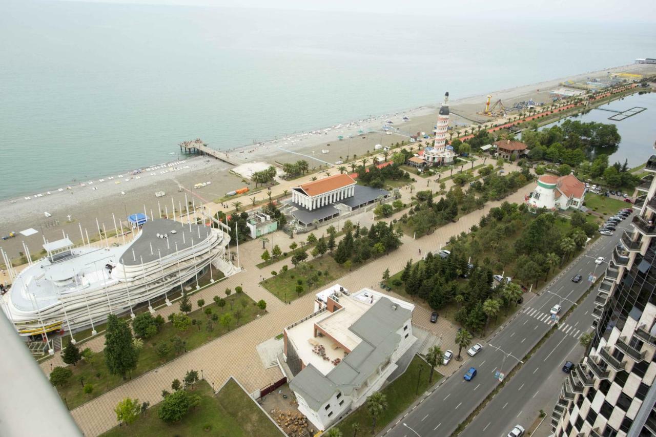 2Br Beachfront Batumi Apt Luxury & Sea Views Exterior photo
